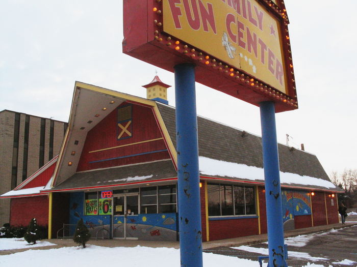 Red Barn Restaurant - Taylor - 8700 Telegraph Rd (newer photo)
